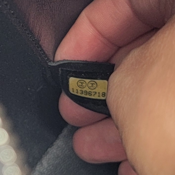 CHANEL Medallion Black Quilted Caviar Leathet Tote - Picture 5 of 16